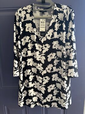 Alfani Black & White Long Sleeve V-Neck Floral Tunic Dress